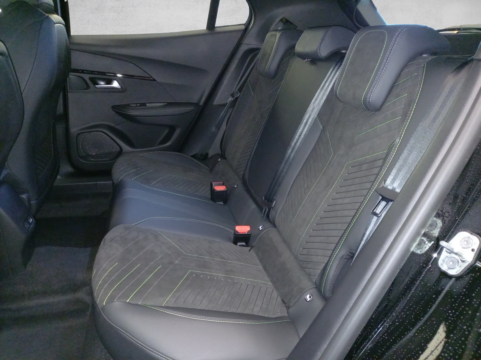 Peugeot 2008 1.2 Hybrid GT