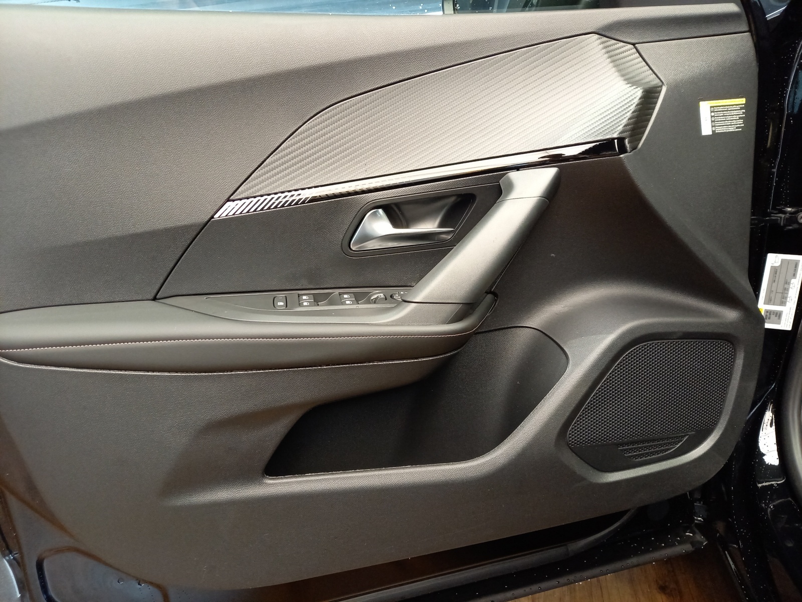 Peugeot 2008 1.2 Hybrid Allure Premium