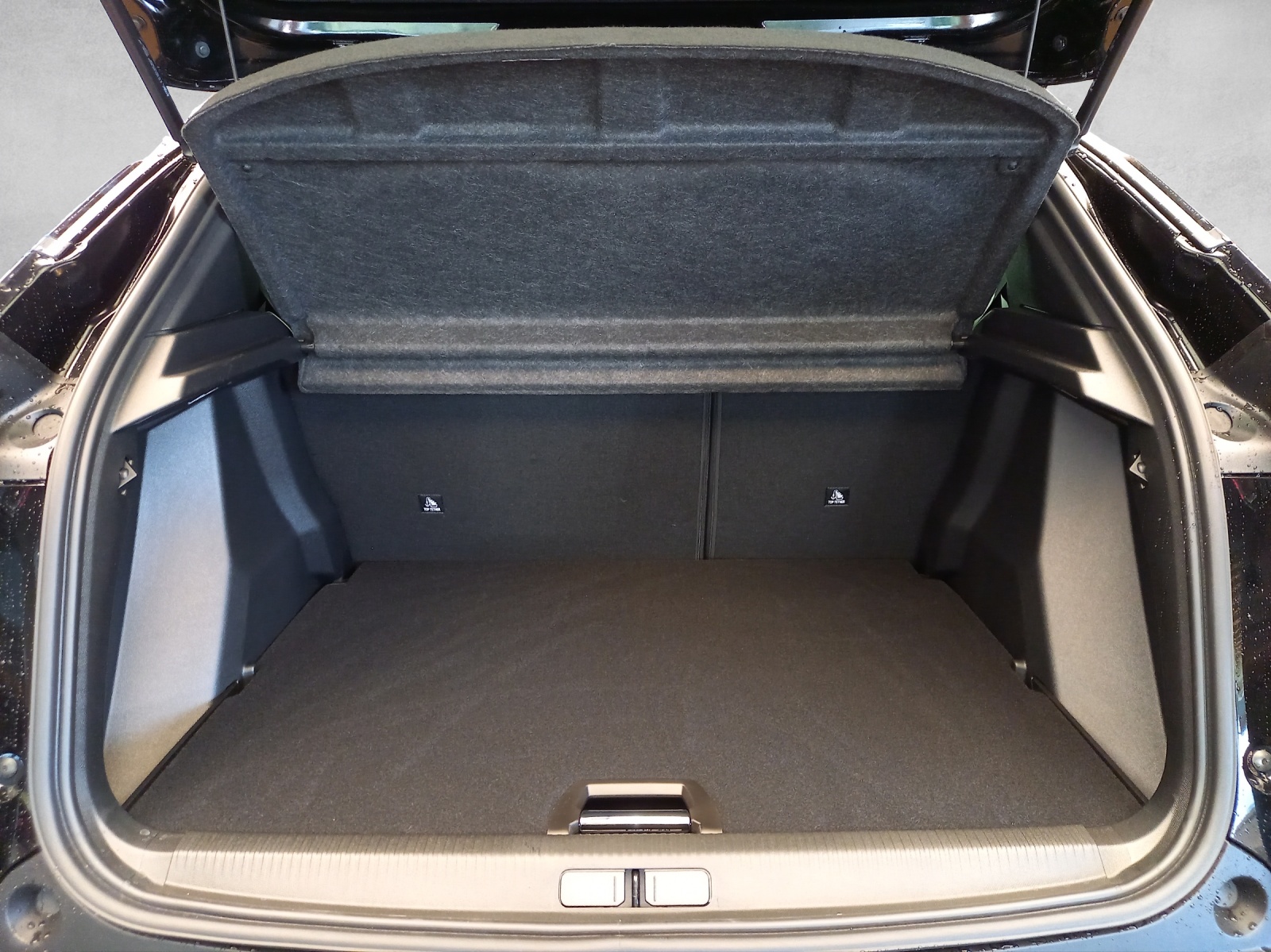 Peugeot 2008 1.2 Hybrid Allure Premium