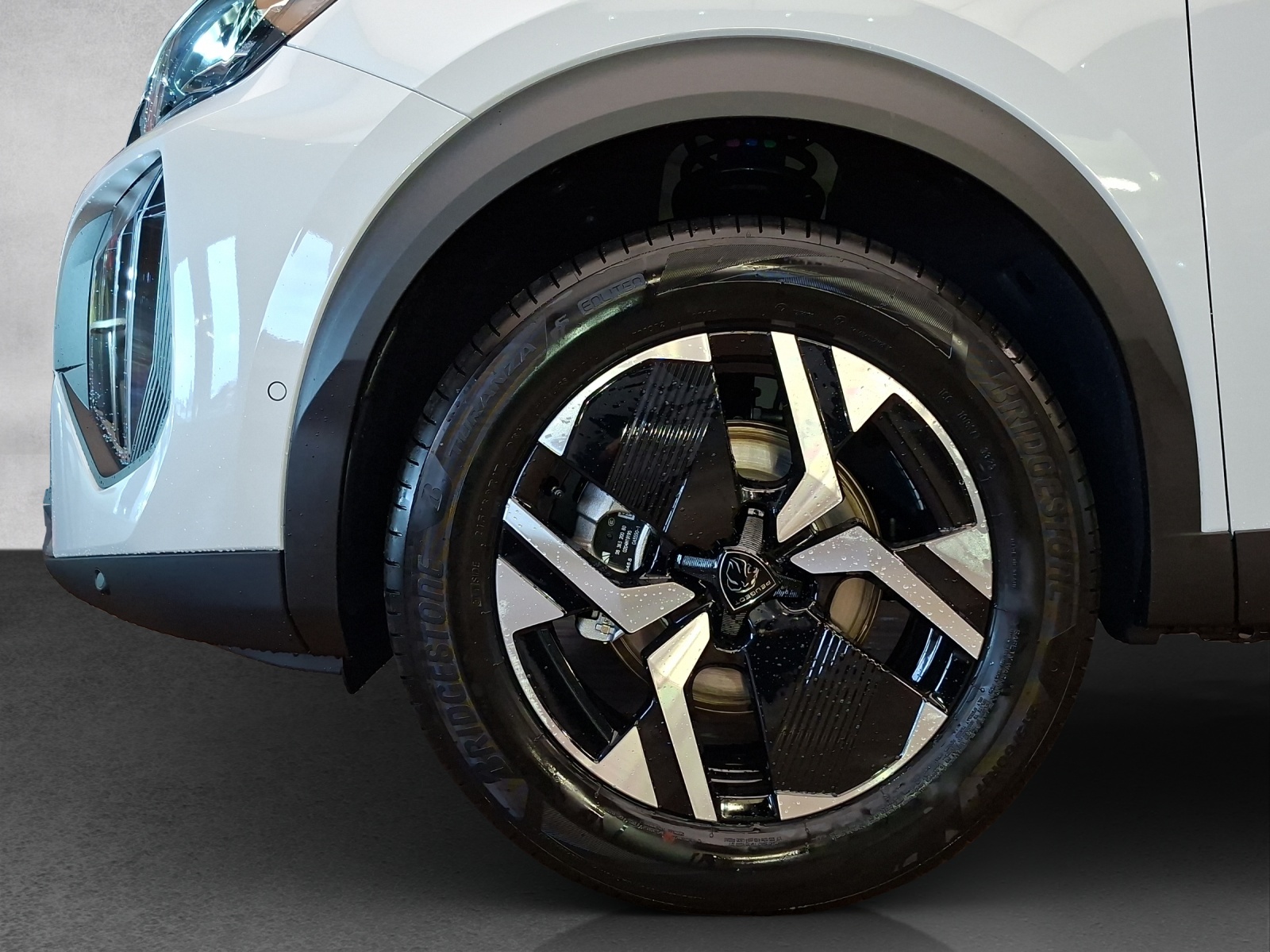 Peugeot 2008 1.2 Hybrid Allure Premium