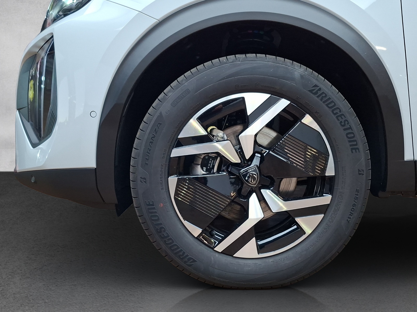 Peugeot 2008 1.2 Hybrid 145 Allure Premium