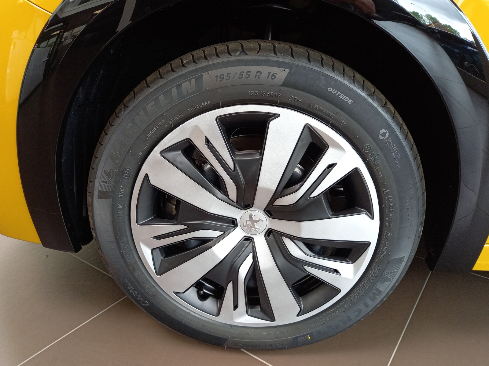 Peugeot 208 e-Active Pack