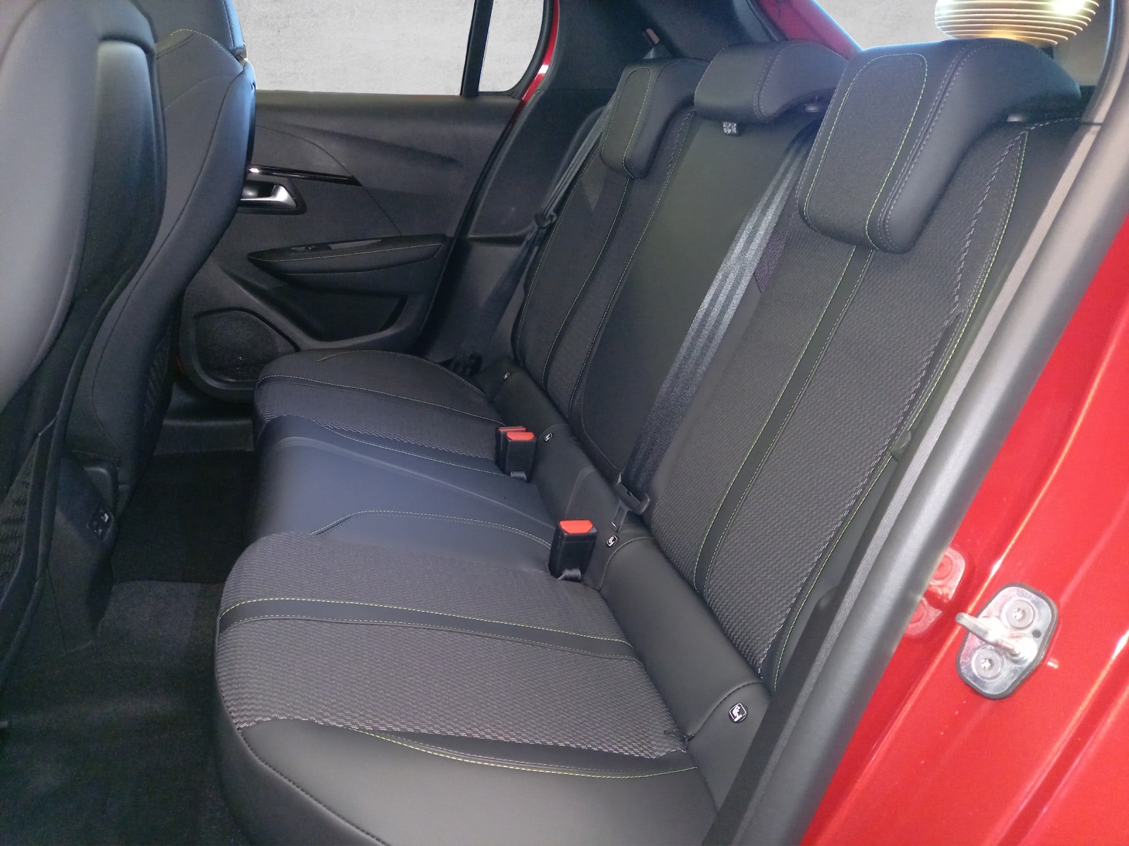 Peugeot 208 1.2 Hybrid 136 GT