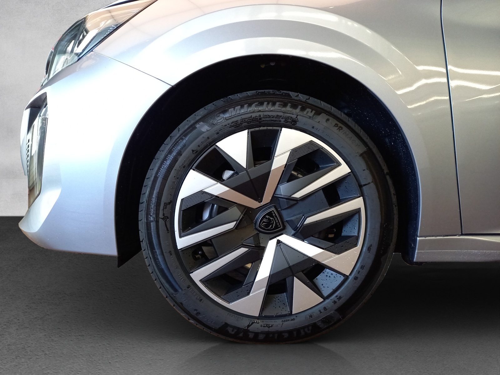 Peugeot 208 1.2 Hybrid Style