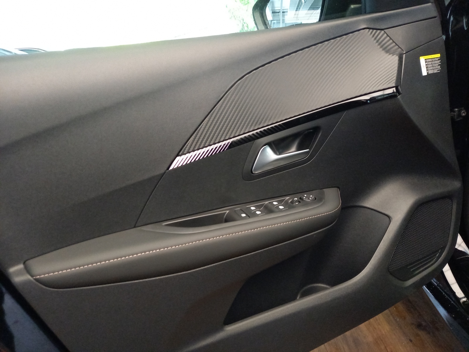 Peugeot 208 1.2 Hybrid Allure Premium 110PS