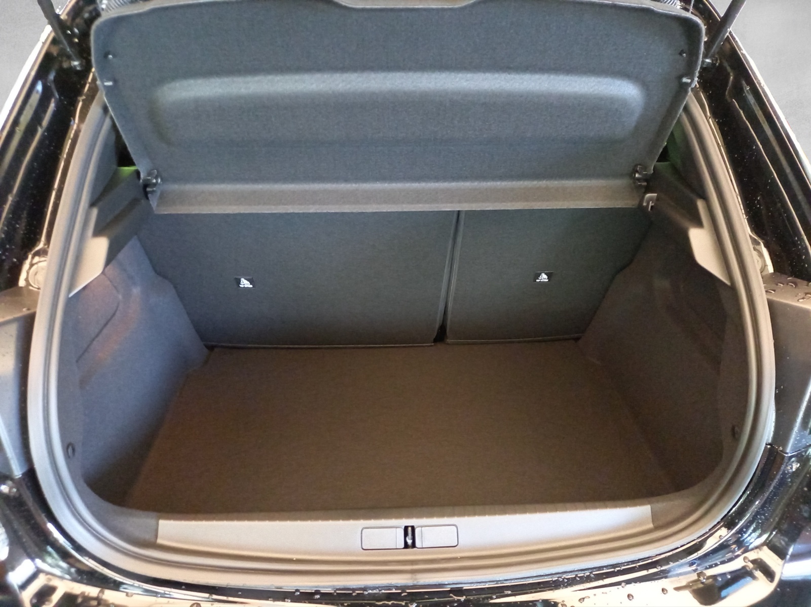 Peugeot 208 1.2 Hybrid Allure Premium 110PS