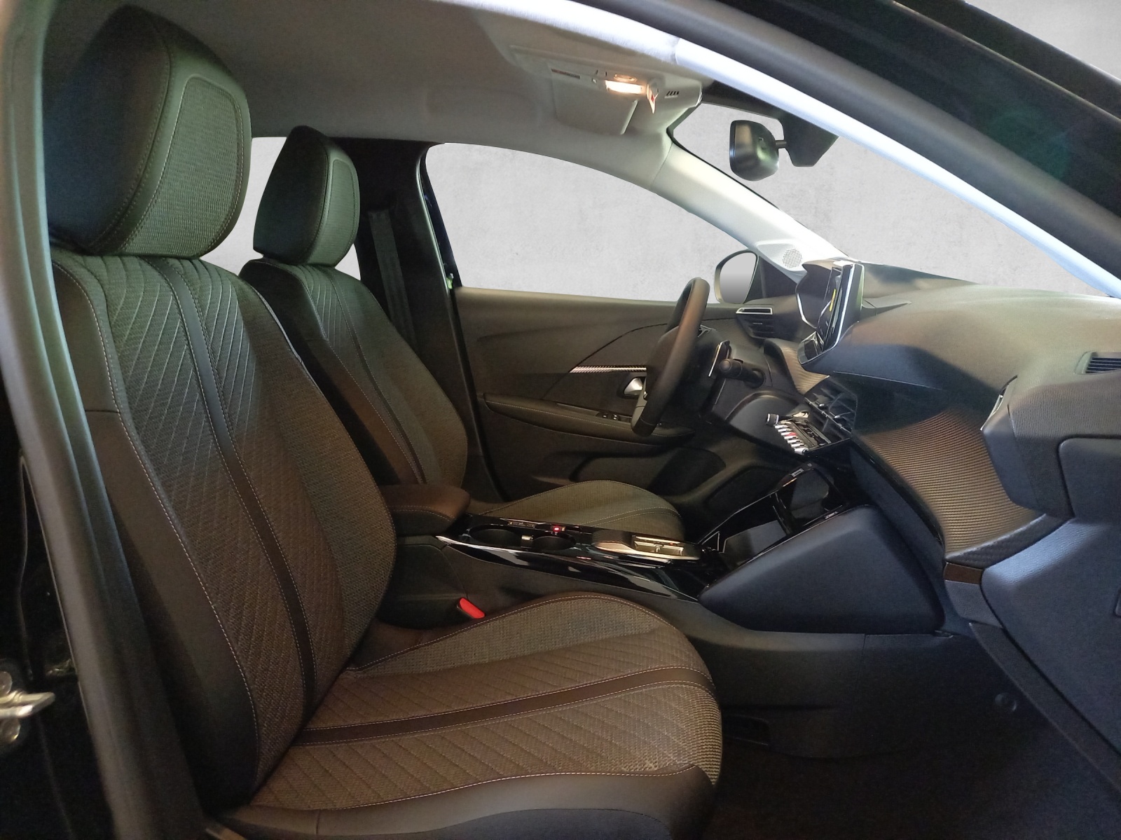 Peugeot 208 1.2 Hybrid Allure Premium 110PS