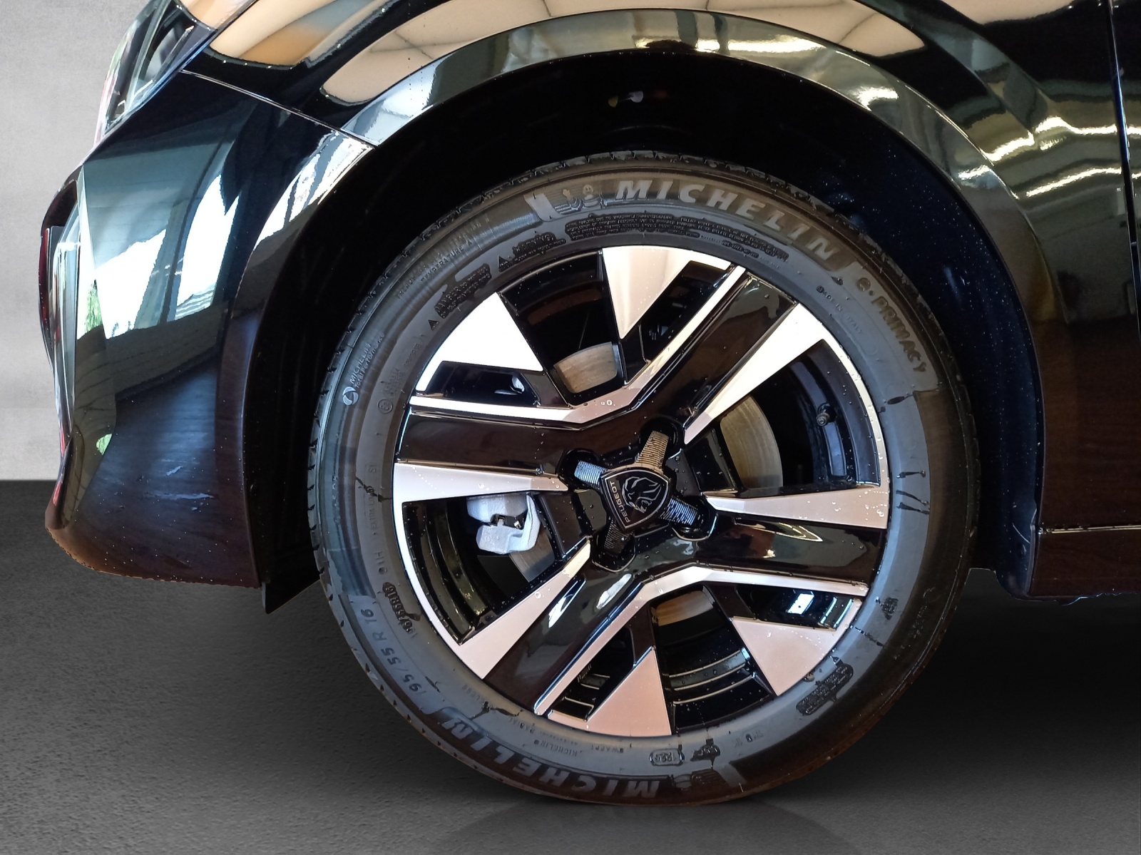 Peugeot 208 1.2 Hybrid Allure Premium 110PS