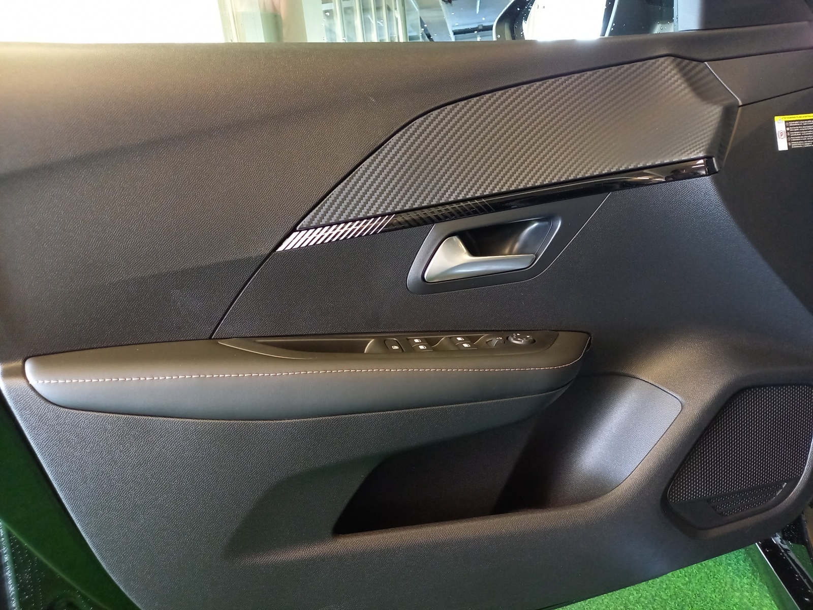 Peugeot 208 1.2 Hybrid Allure Premium