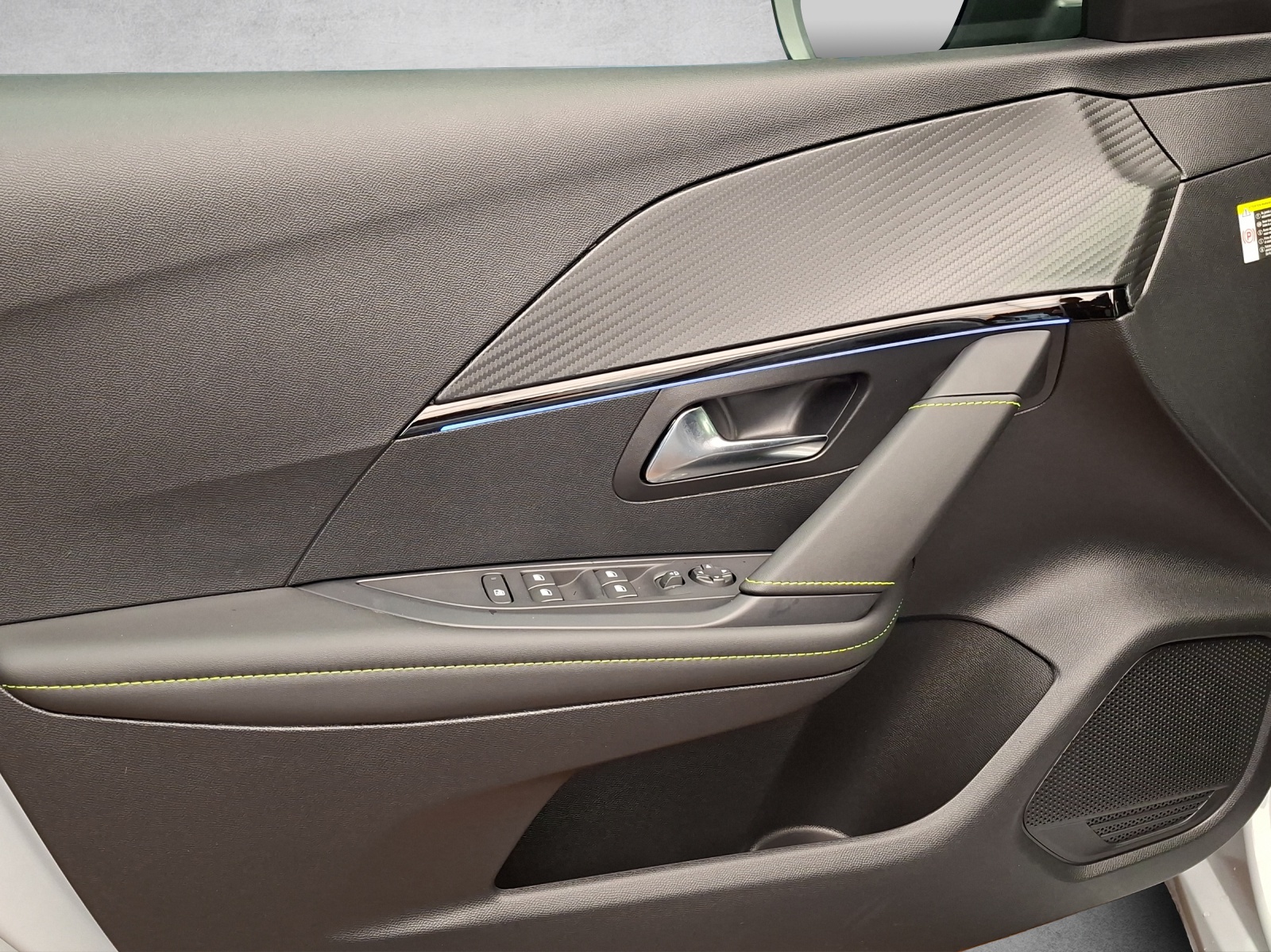 Peugeot 208 1.2 Hybrid GT