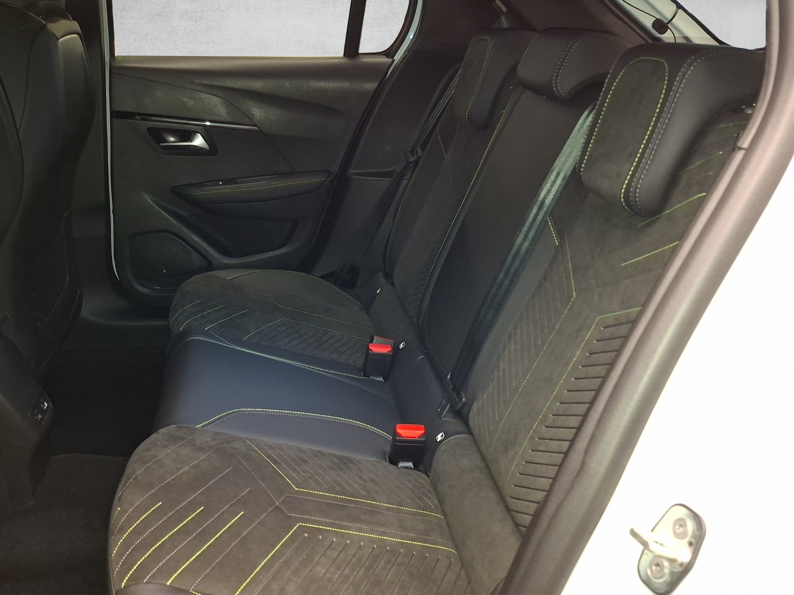 Peugeot 208 1.2 Hybrid GT