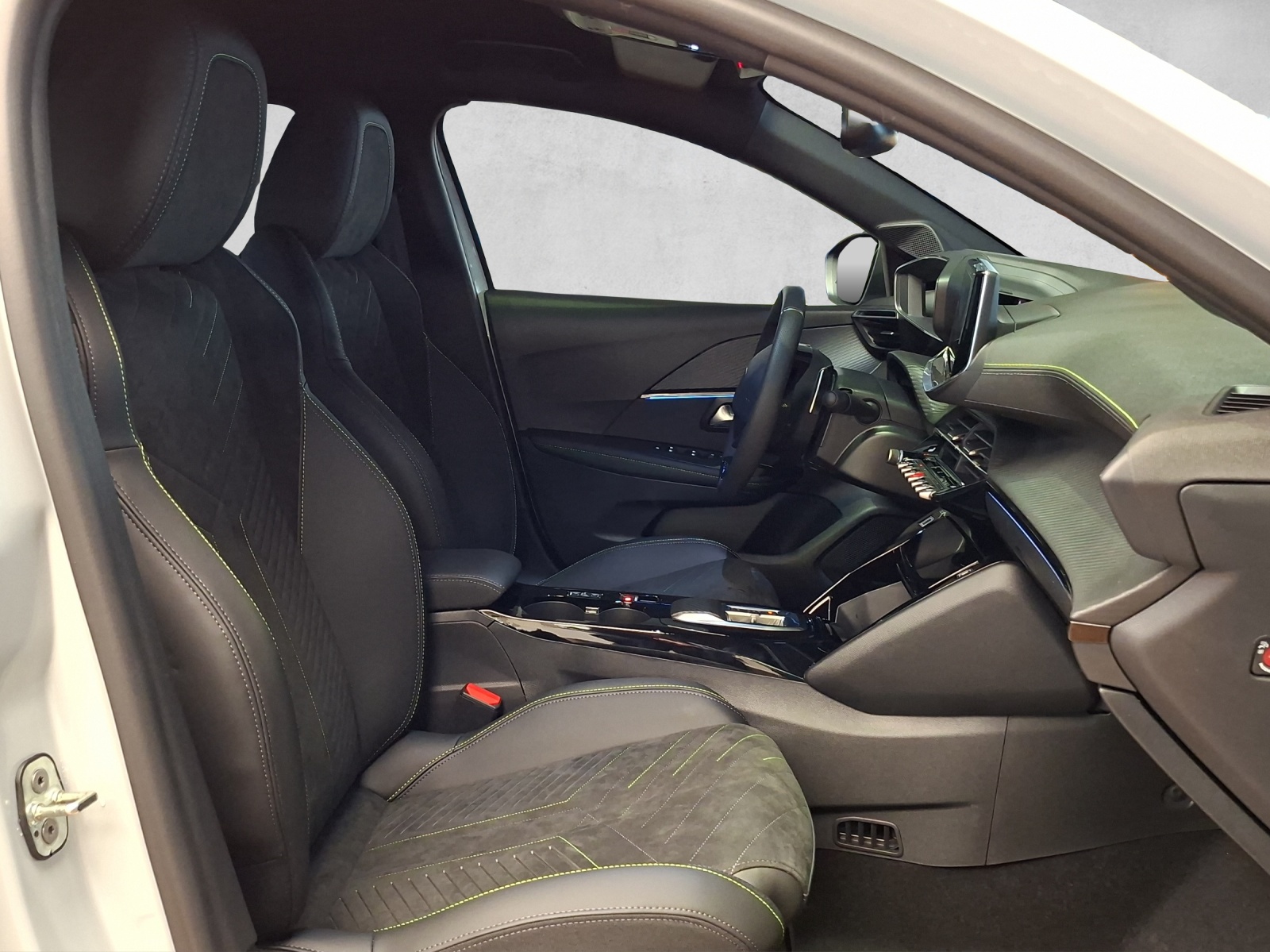 Peugeot 208 1.2 Hybrid GT