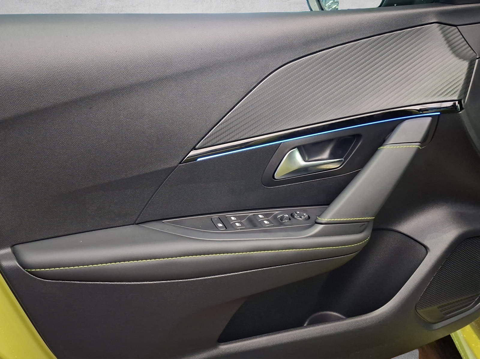 Peugeot 208 1.2 Hybrid GT