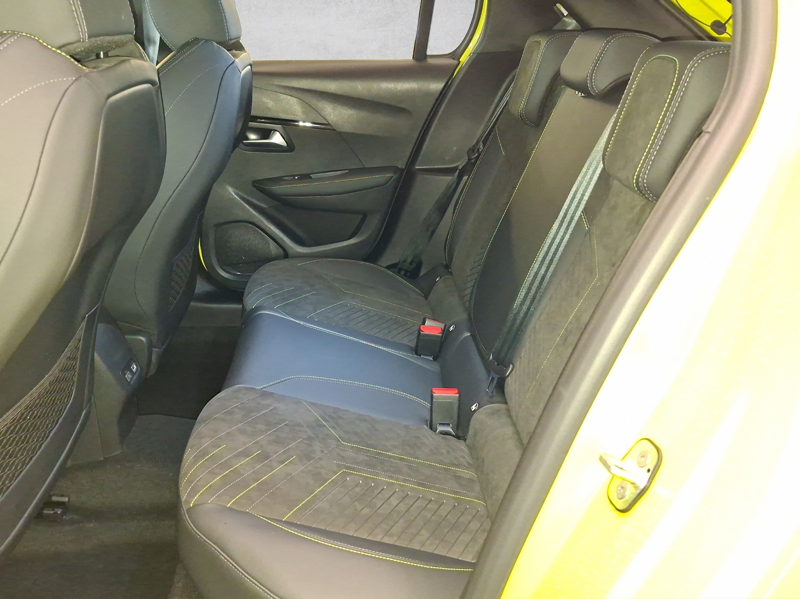 Peugeot 208 1.2 Hybrid GT