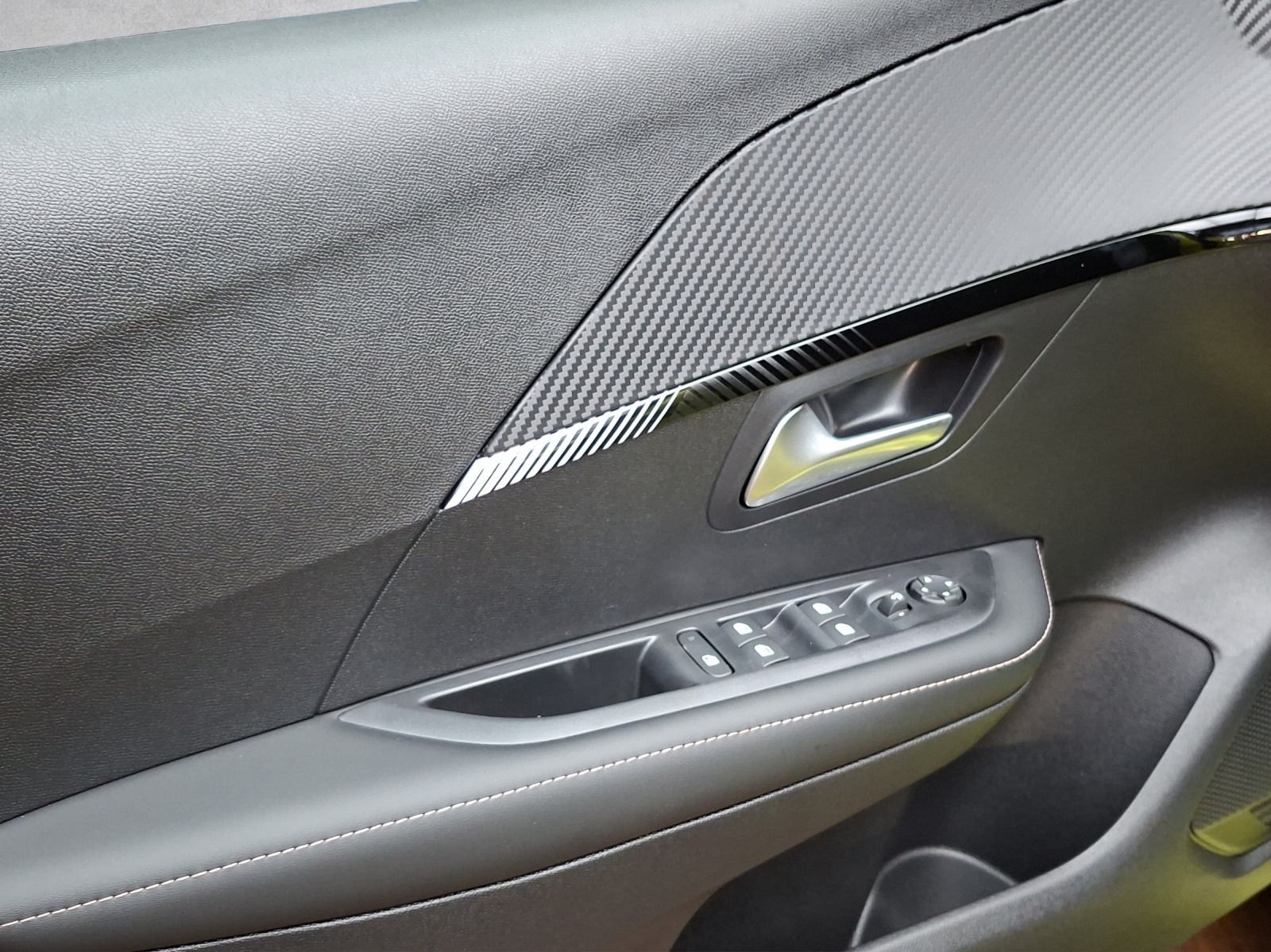 Peugeot 208 1.2 Hybrid Allure Premium