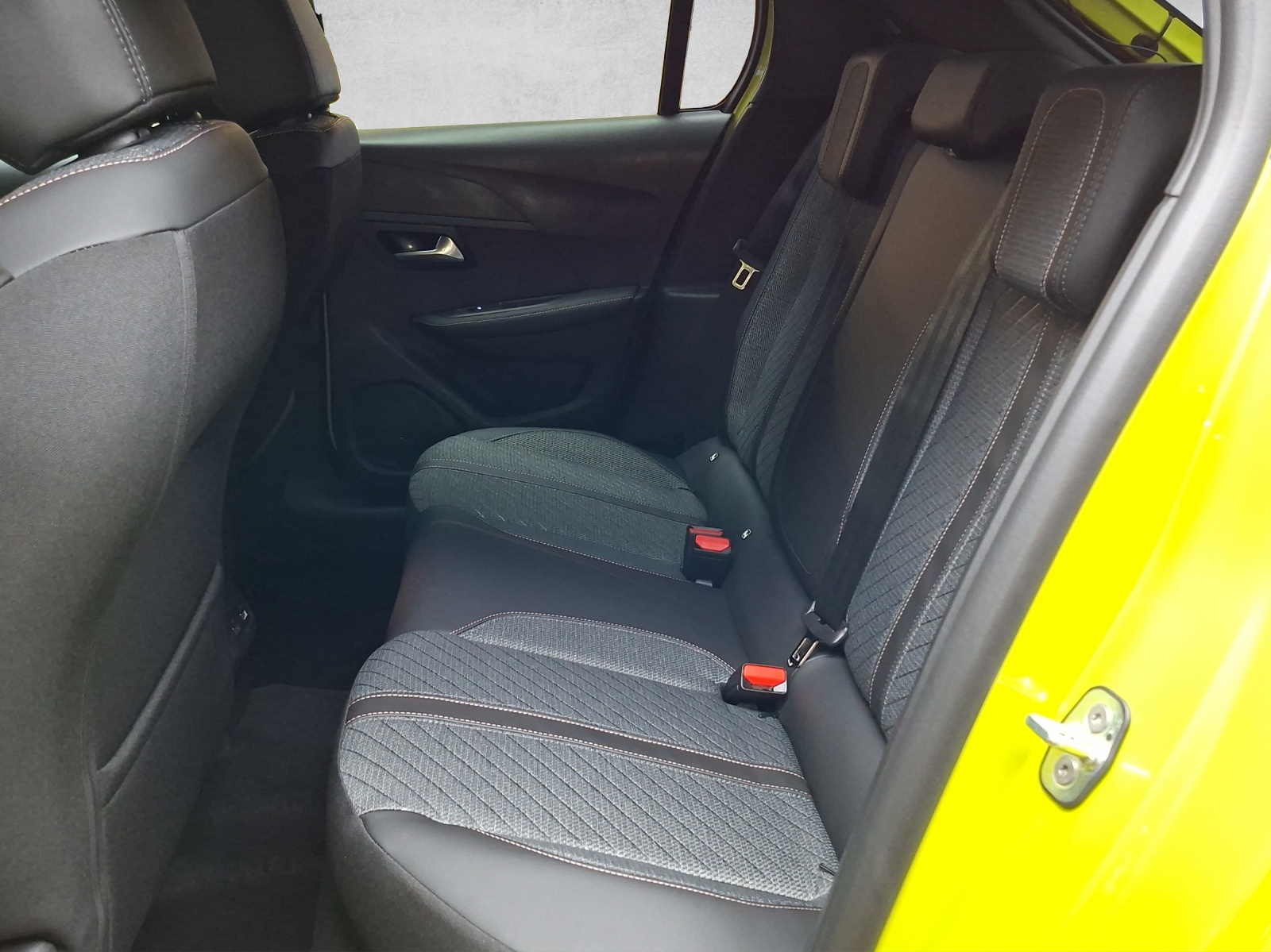 Peugeot 208 1.2 Hybrid Allure Premium