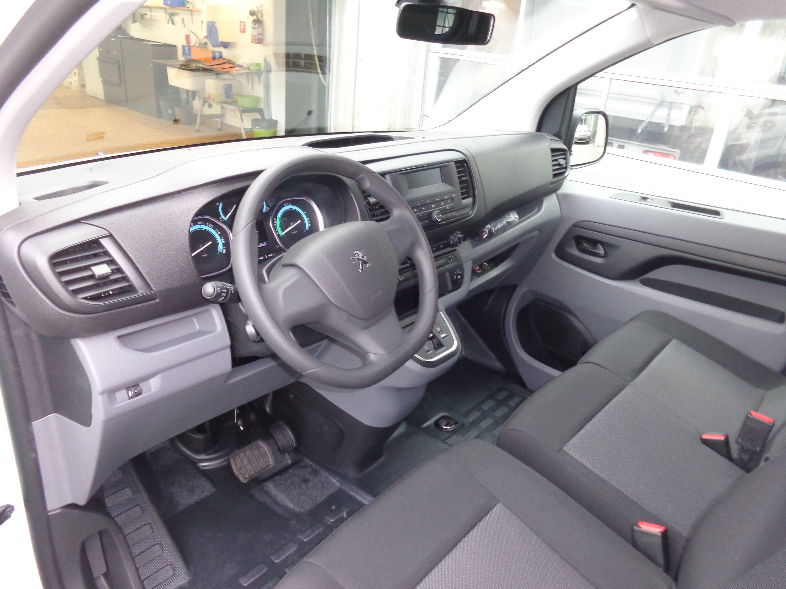 Peugeot e-Expert Kaw. Standard 75 kWh Premium