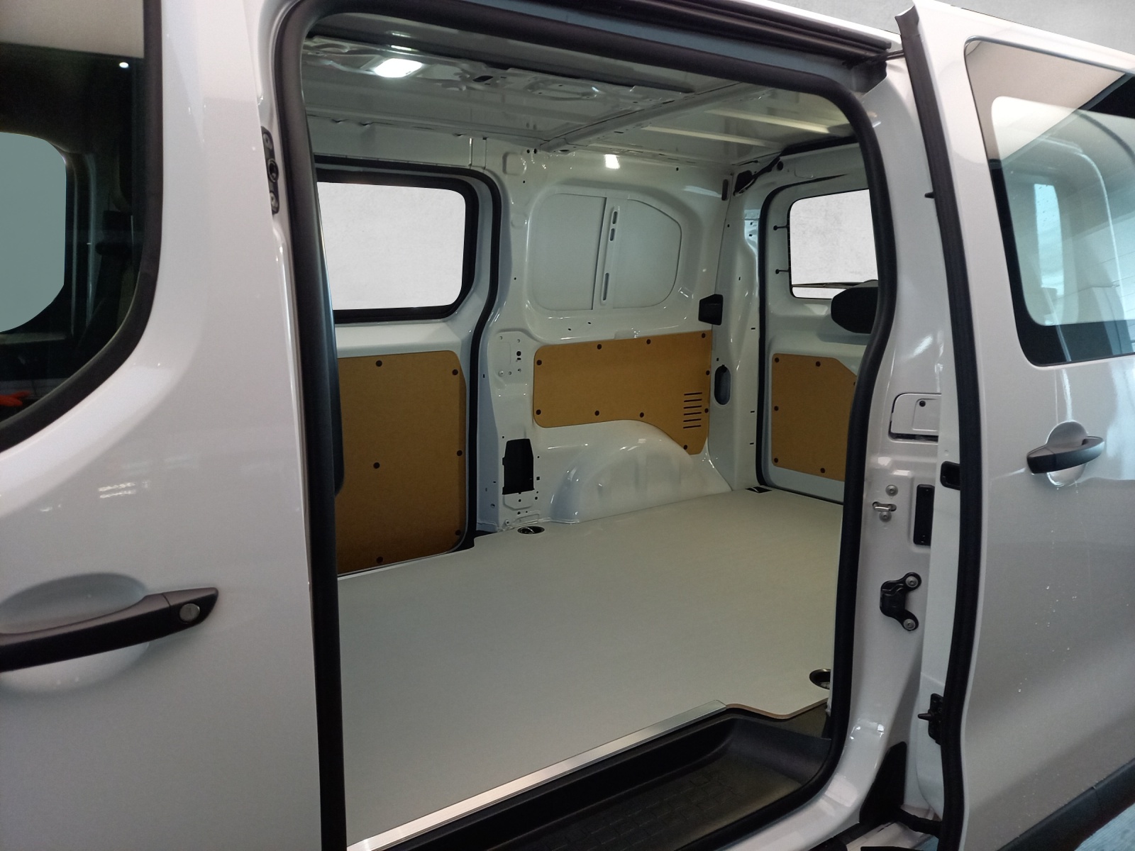 Peugeot e-Expert Kaw. Standard 75 kWh